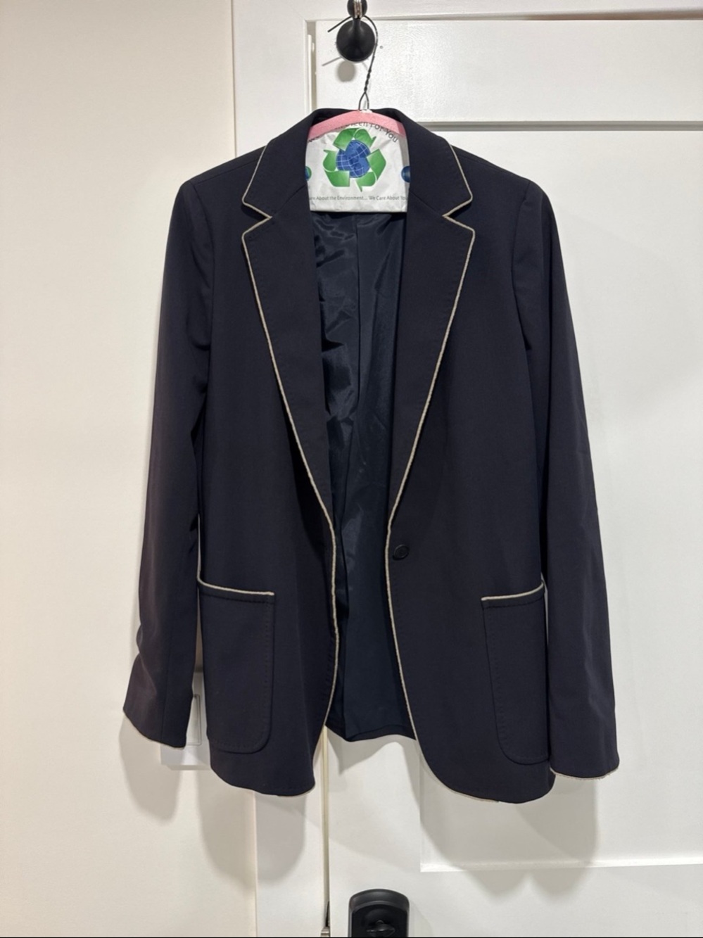 Excellent conditionClassic MaxMara Black Blazer with Contrast Piping